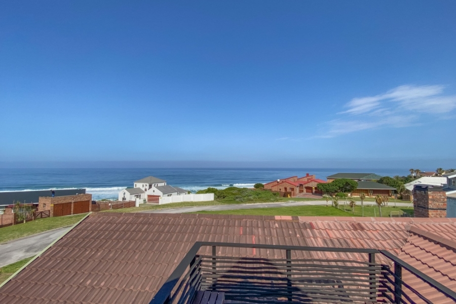 3 Bedroom Property for Sale in Beachview Eastern Cape